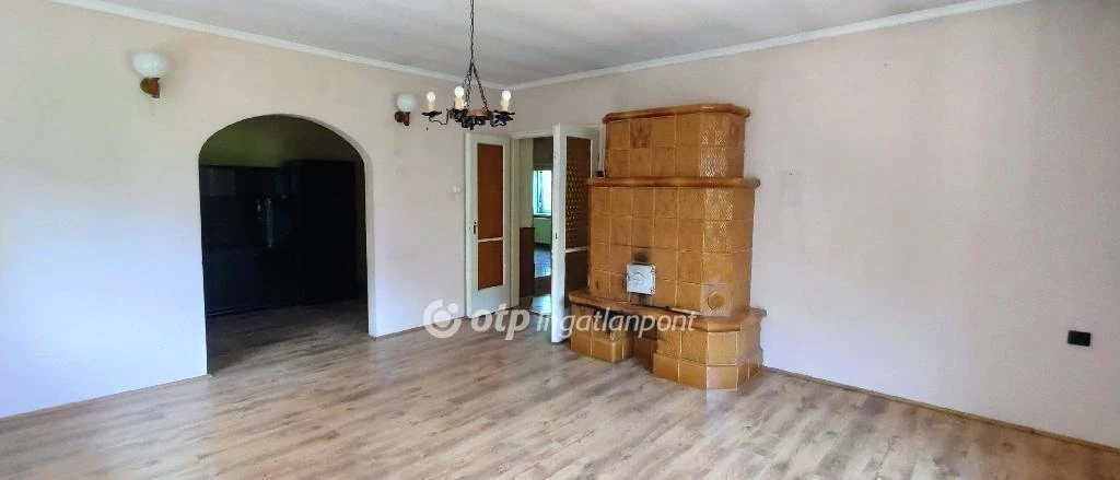 c3-1-name c2-1-name, Győrújbarát