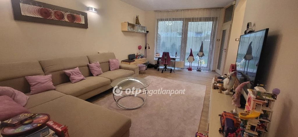 For sale brick flat, Győr