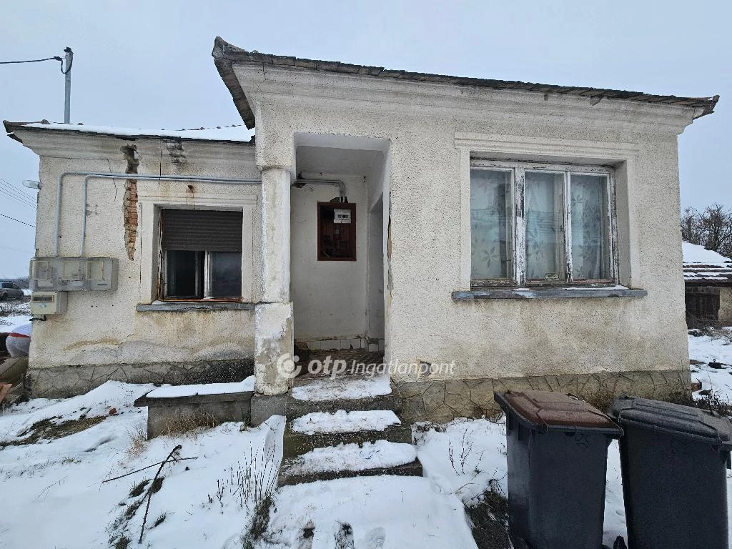 c3-1-name c2-1-name, Tét, Győri út