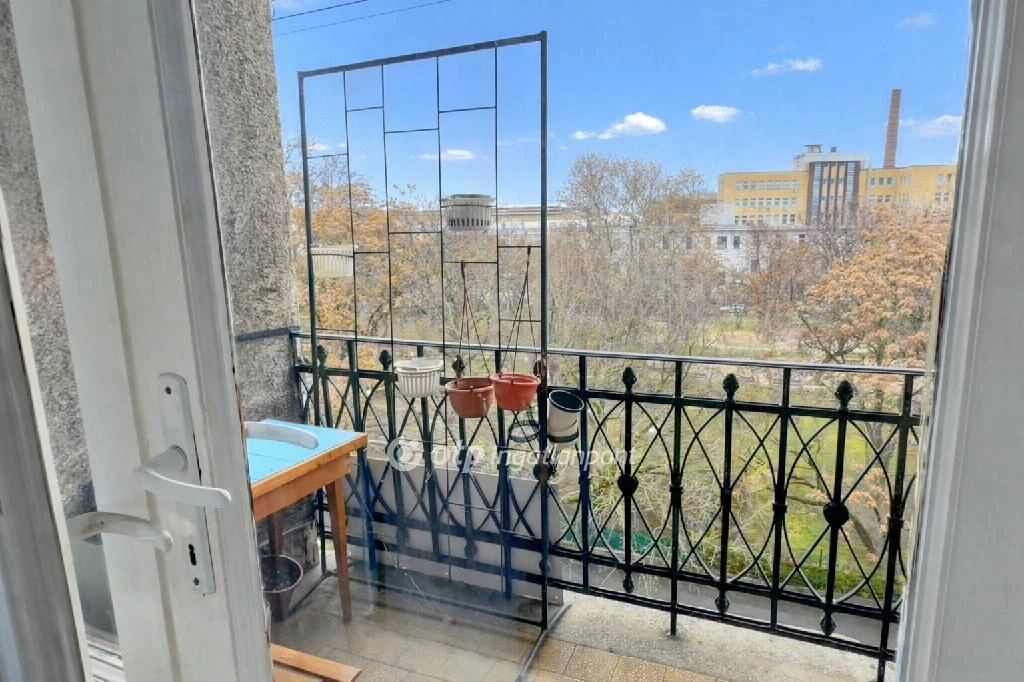 For sale brick flat, Budapest VIII. kerület, Golgota tér