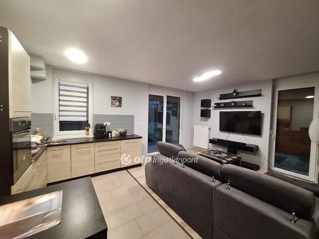 Eladó Lakás, Mosonmagyaróvár