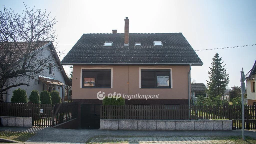 c3-1-name c2-1-name, Győr, Révfalu