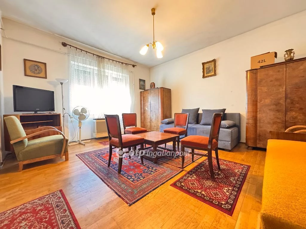 Eladó Lakás, Pápa