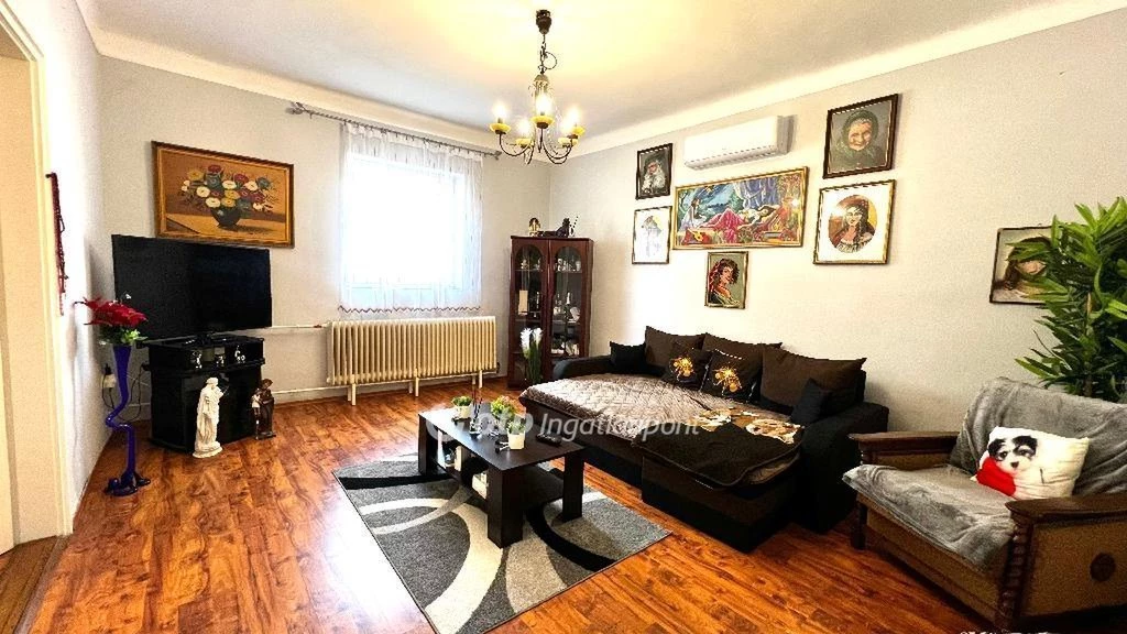 Eladó Ház, Öttevény