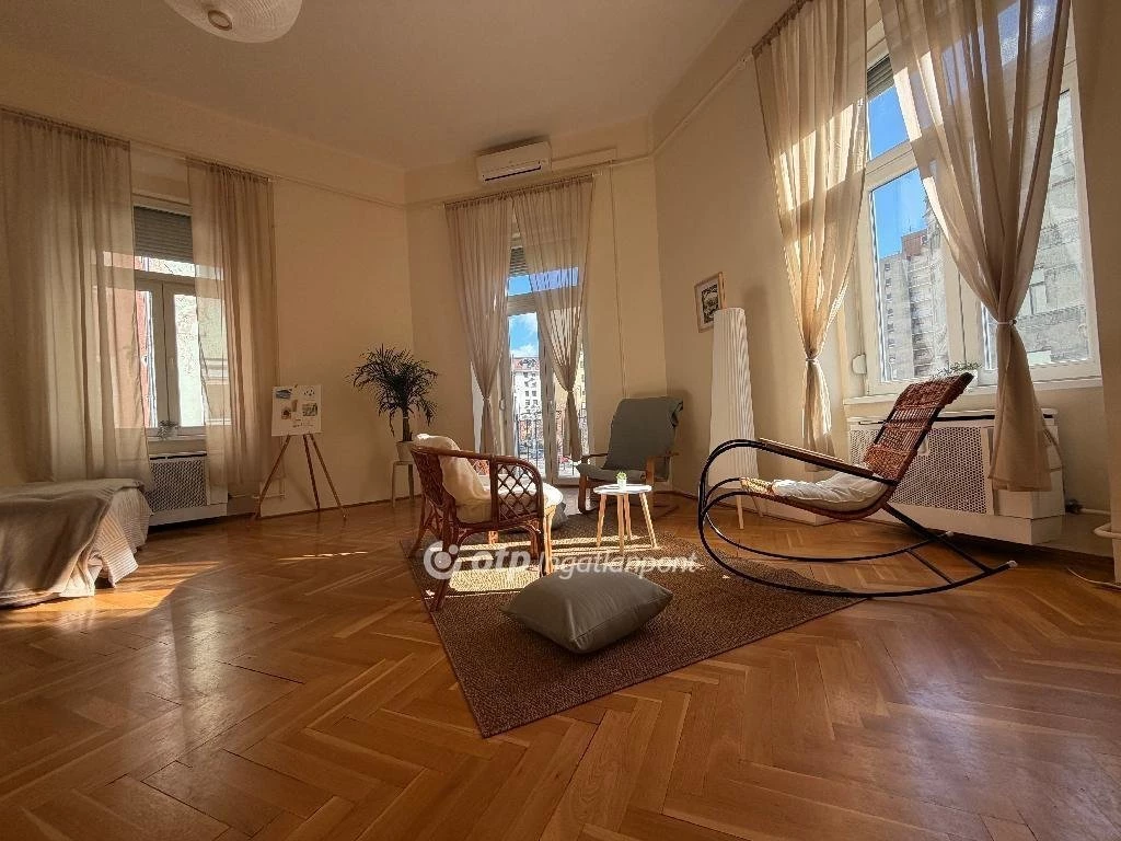 For sale brick flat, Budapest VIII. kerület, Baross utca