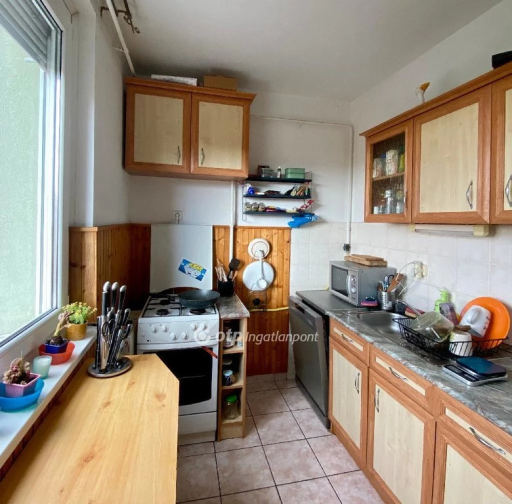 Eladó Lakás, Pápa