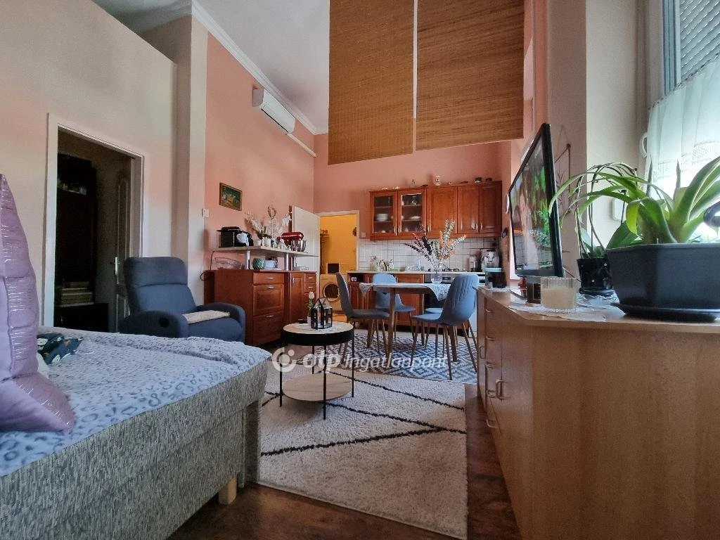 Eladó Lakás, Pápa