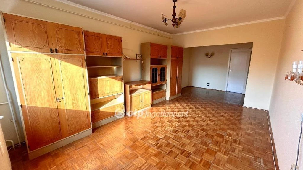 Eladó Lakás, Győr