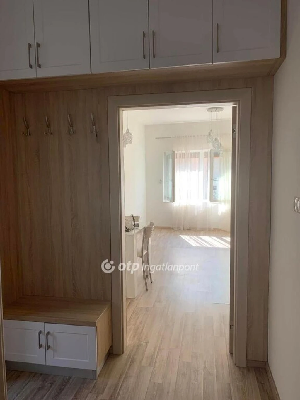 Eladó Lakás, Pápa