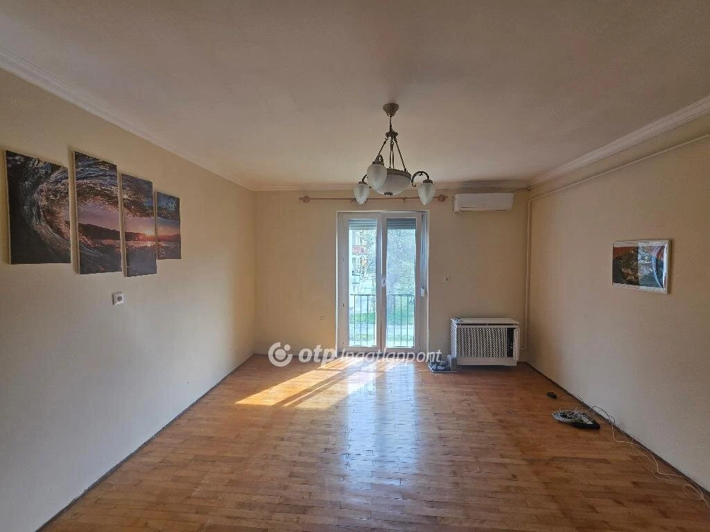 Eladó Lakás, Pápa