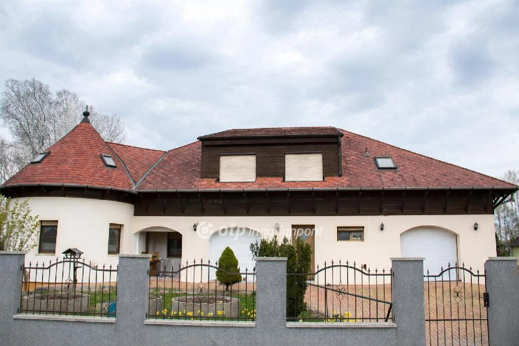 Eladó Ház, Ásványráró