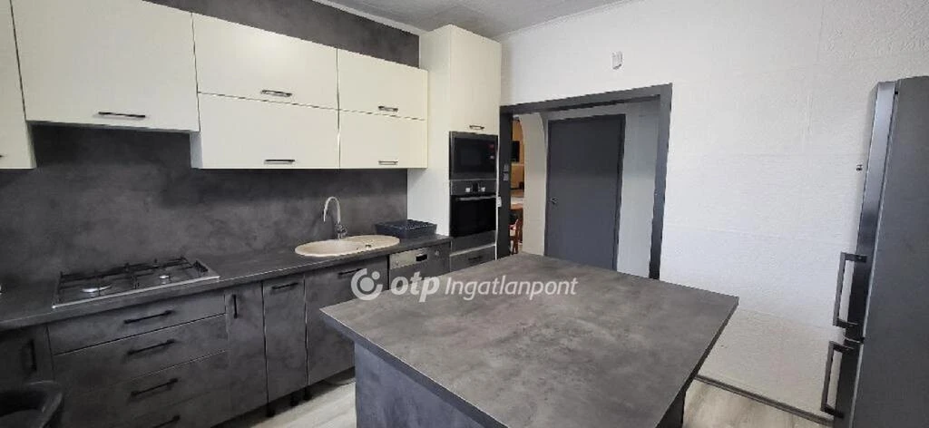 c3-1-name c2-1-name, Győr, Bácsa