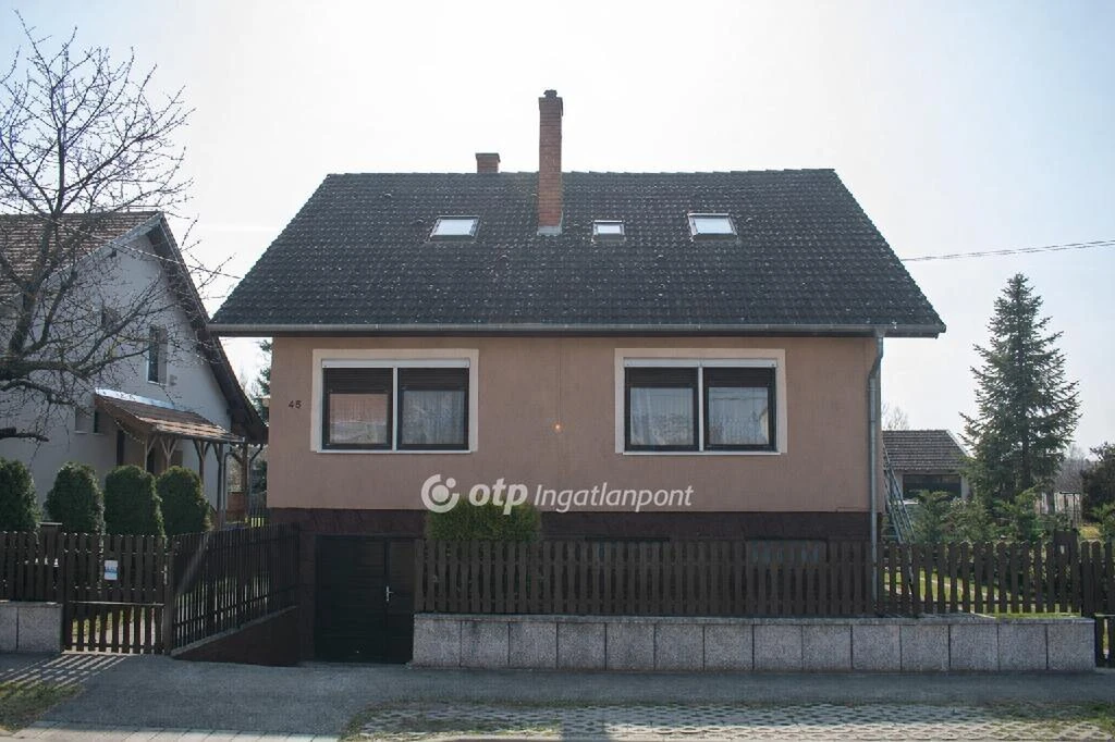 c3-1-name c2-1-name, Győr, Révfalu