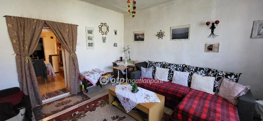 Eladó Ház, Gyömöre