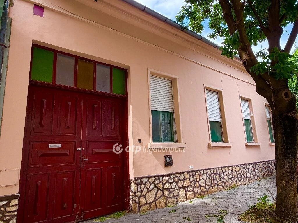 Eladó Ház, Pápa
