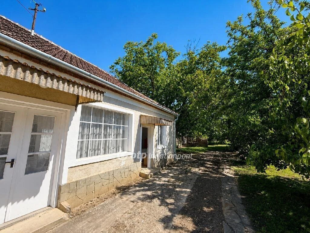 Eladó Ház, Kóny