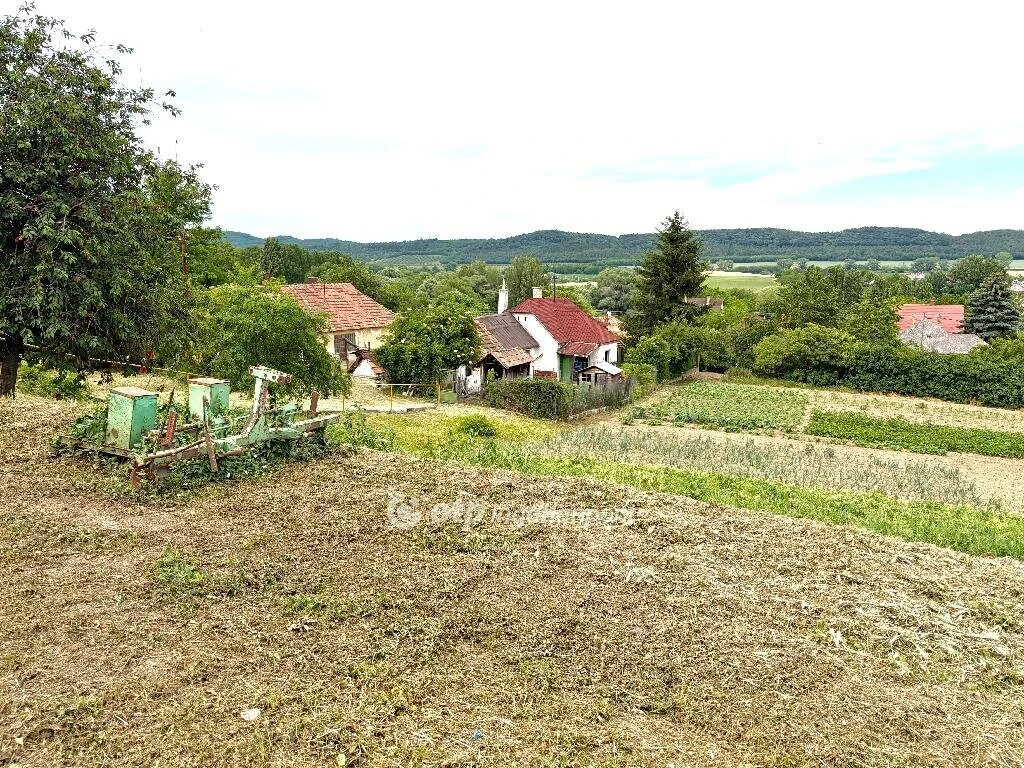 Eladó Ház, Ravazd