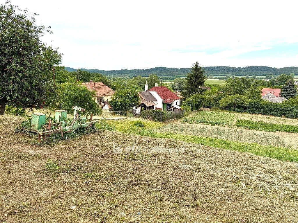 Eladó Ház, Ravazd