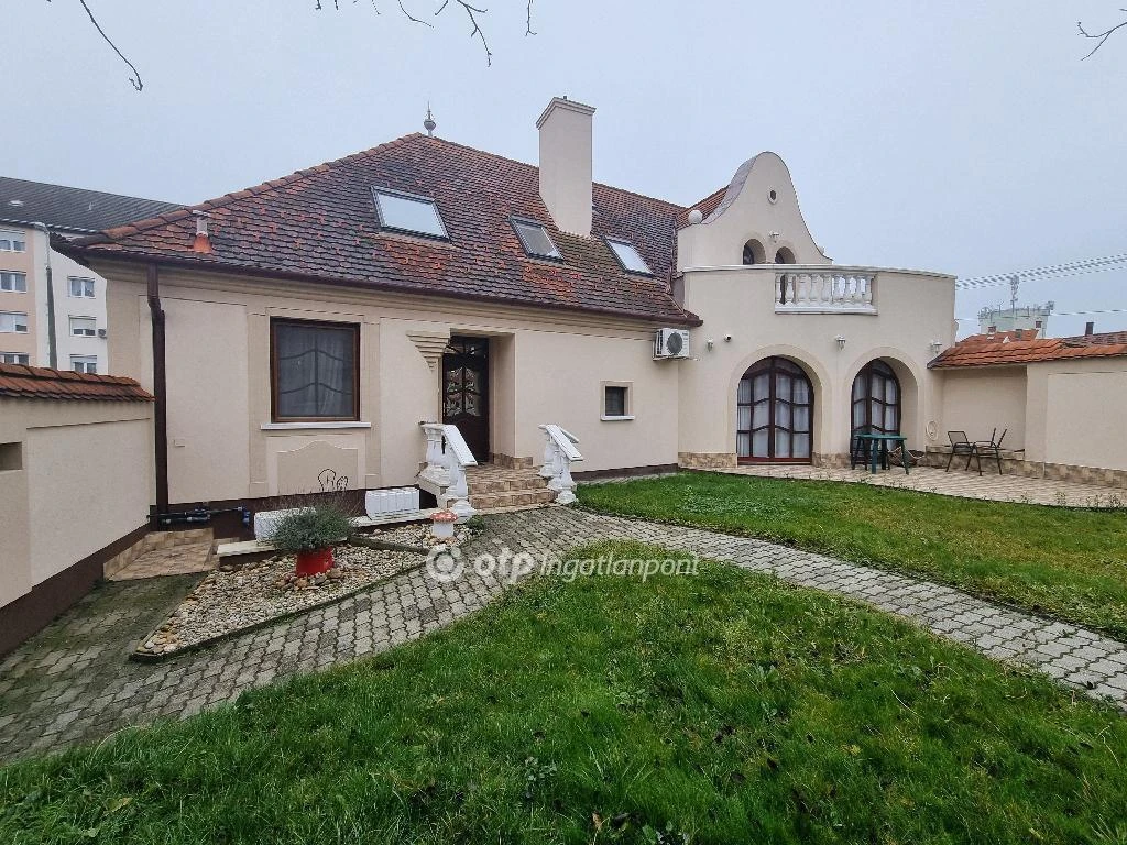 Eladó Ház, Pápa