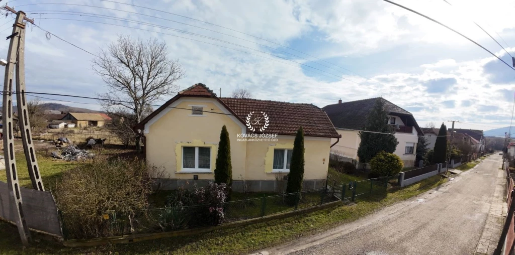 Eladó Ház, Hangony Petőfi Sándor út 11.900.000 Ft