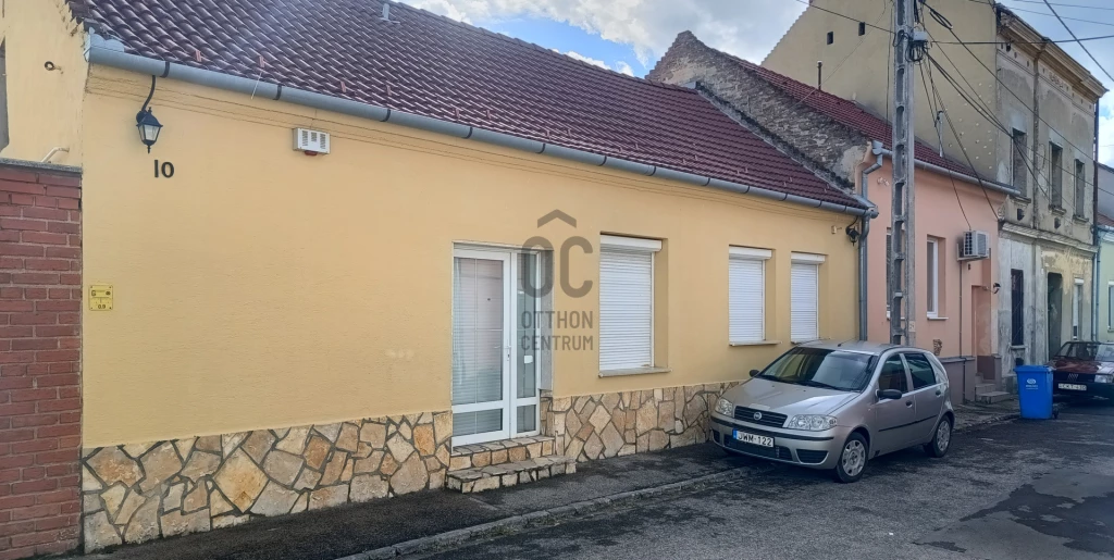 Eladó családi ház, Pécs, Belváros