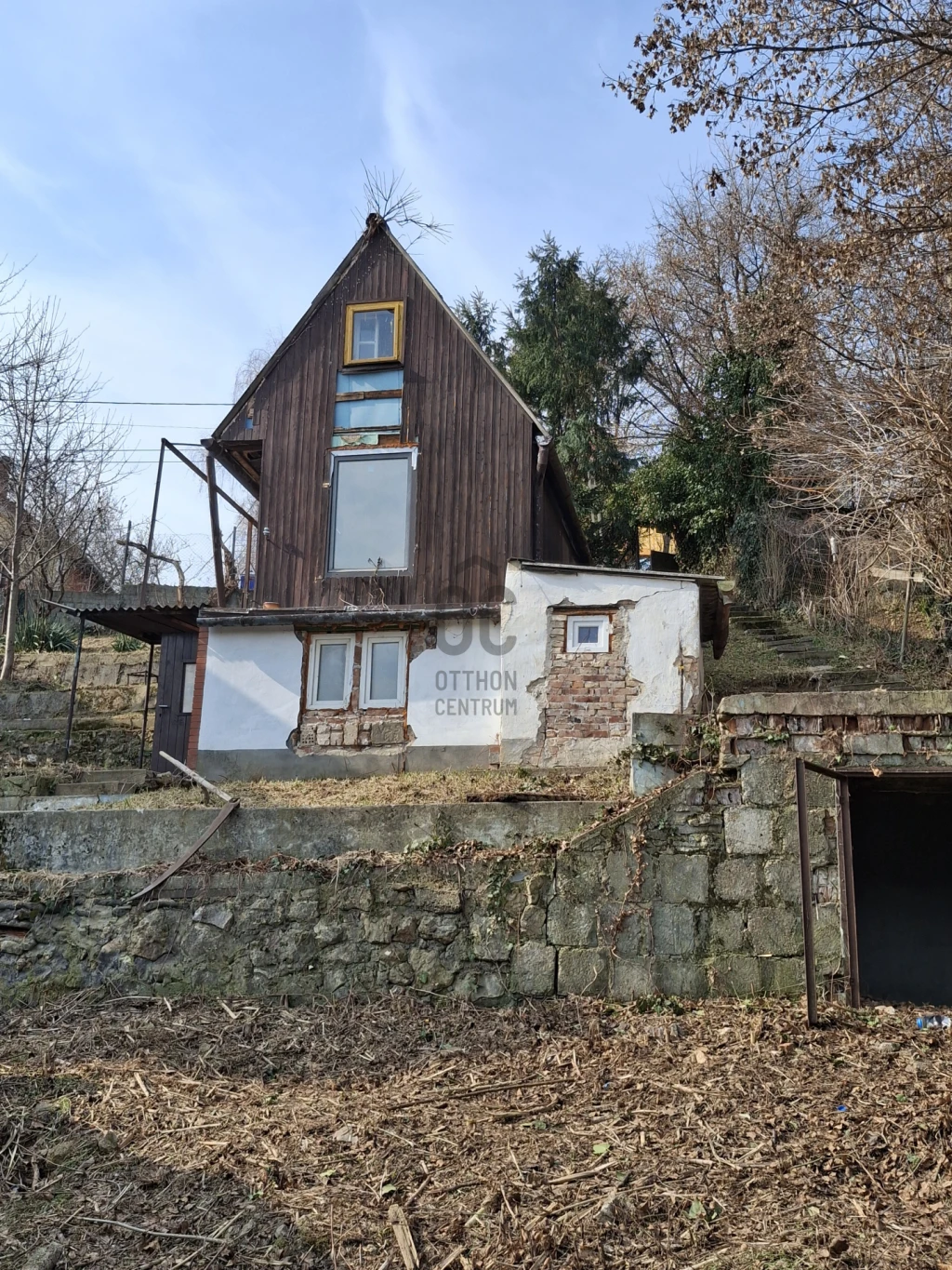 c3-1-name c2-50-name, Pécs, Bánom