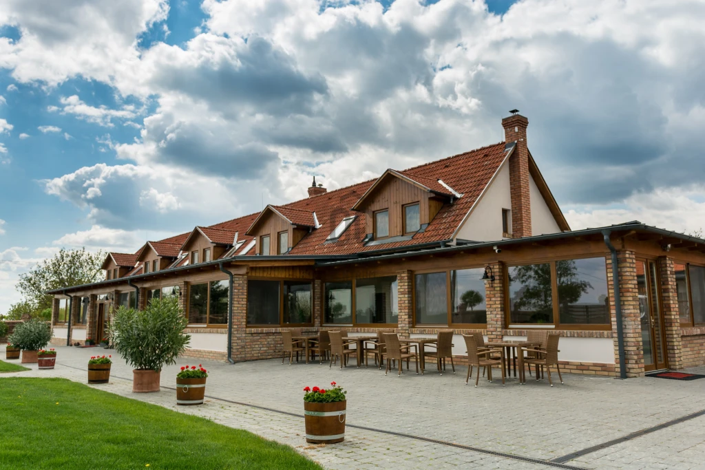 Eladó hotel, panzió, Kisharsány, Kisharsány