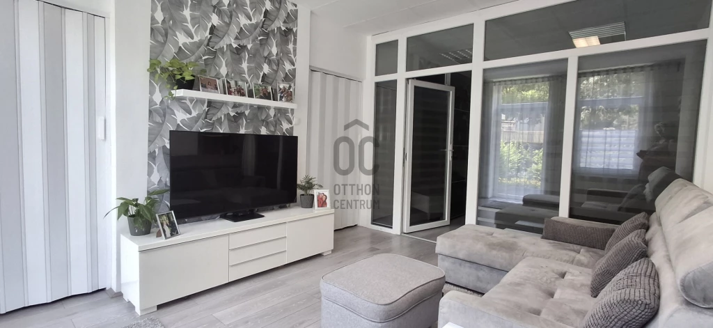 Eladó panellakás, Pécs, Kertváros