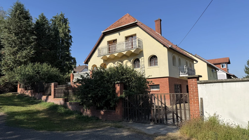 c3-1-name c2-1-name, Komló, Mecsekfalu