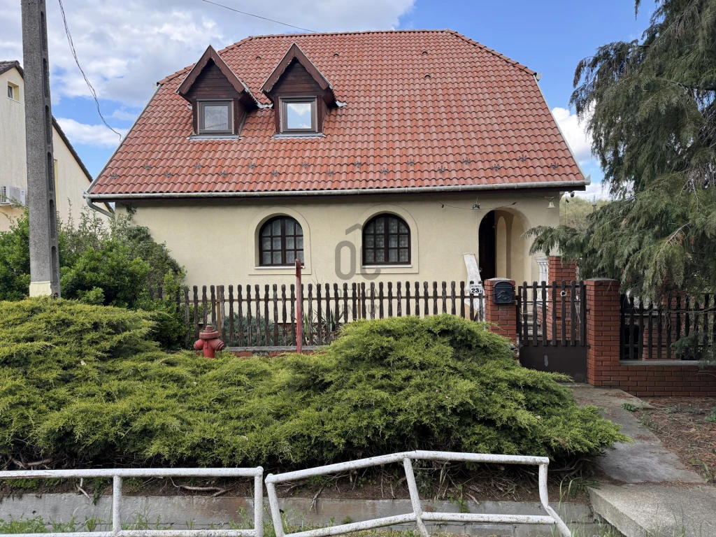 Eladó családi ház, Komló, Mecsekfalu