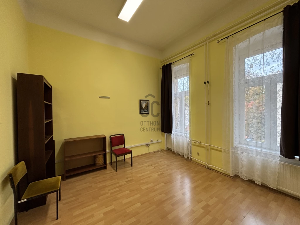 Kiadó iroda, irodaház, Pécs, Belváros