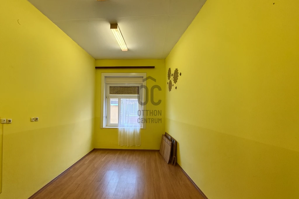 Kiadó iroda, irodaház, Pécs, Belváros