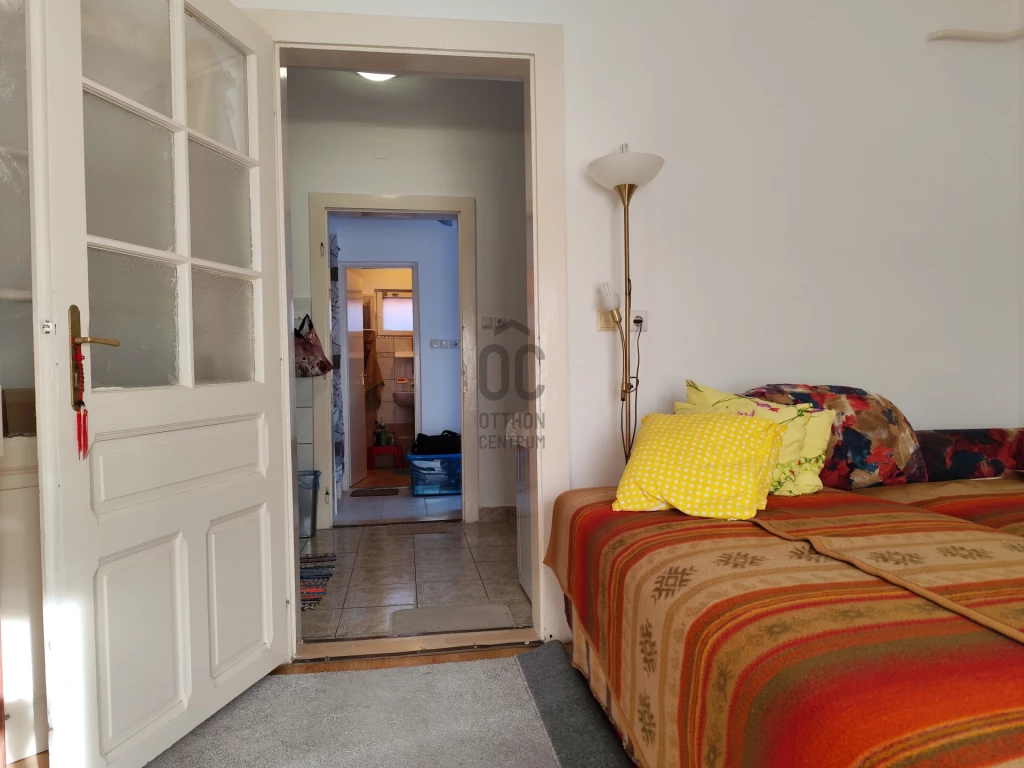 c3-2-name c2-19-name, Pécs, Ledina