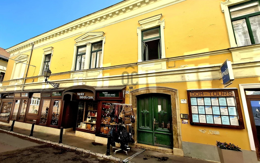 Eladó téglalakás, Pécs, Belváros