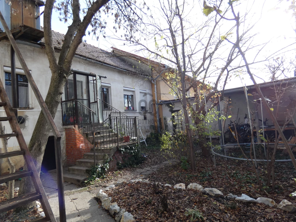 c3-1-name c2-19-name, Pécs, Belváros