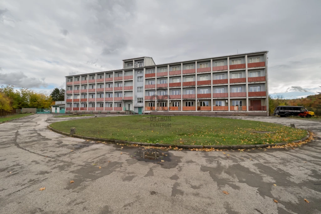 Eladó raktár, Komló, Kökönyös