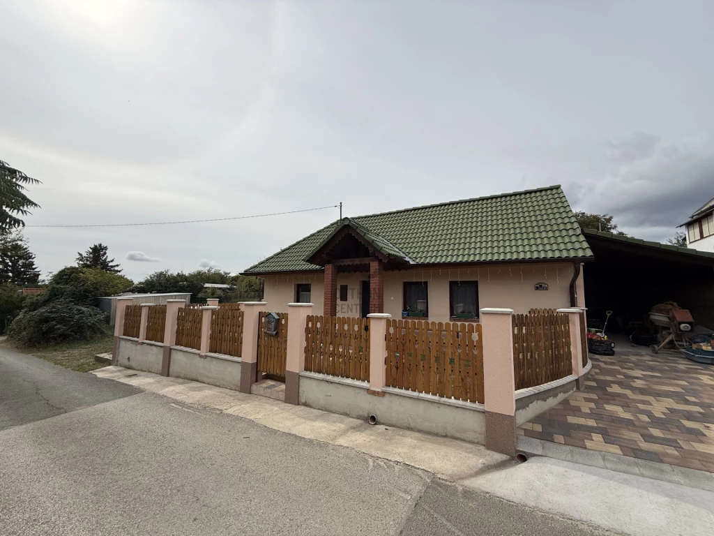 Eladó családi ház, Pécs, Bánom