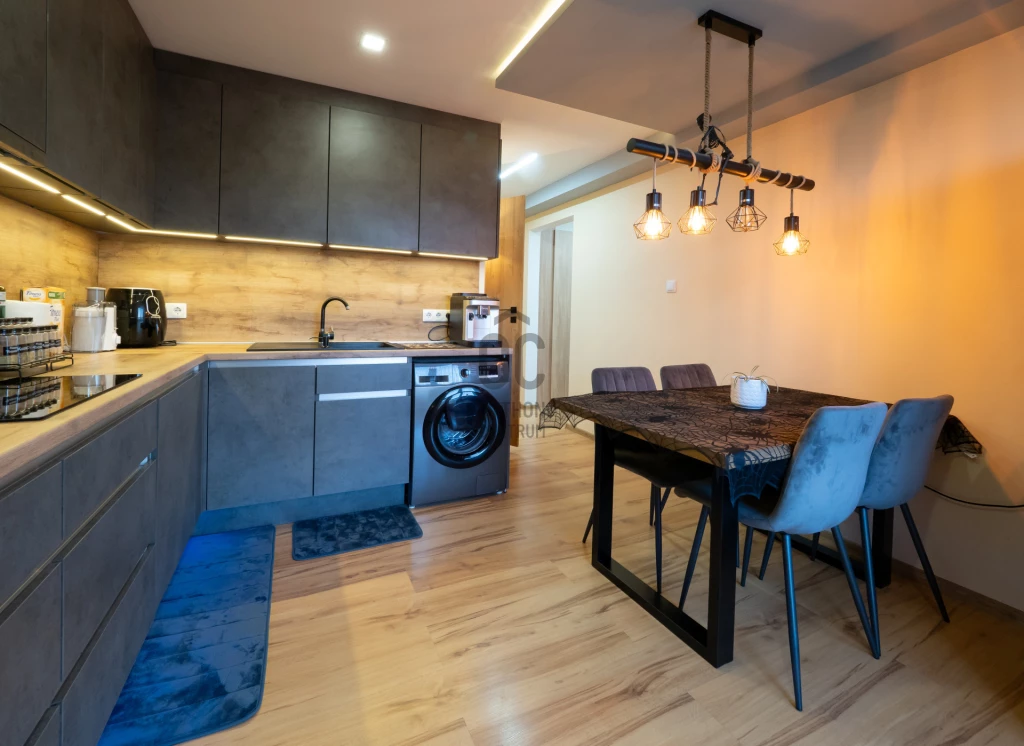 c3-1-name c2-20-name, Pécs, Kertváros, Enyezd út