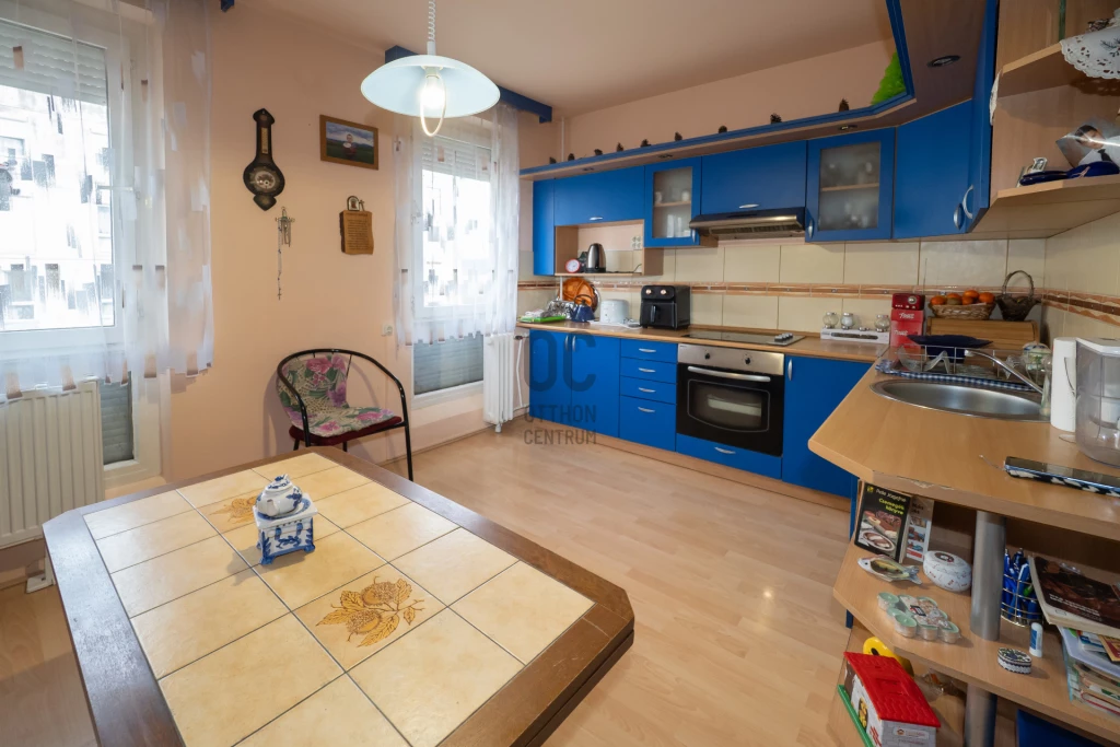 For sale panel flat, Komló, Körtvélyes, Cserma utca