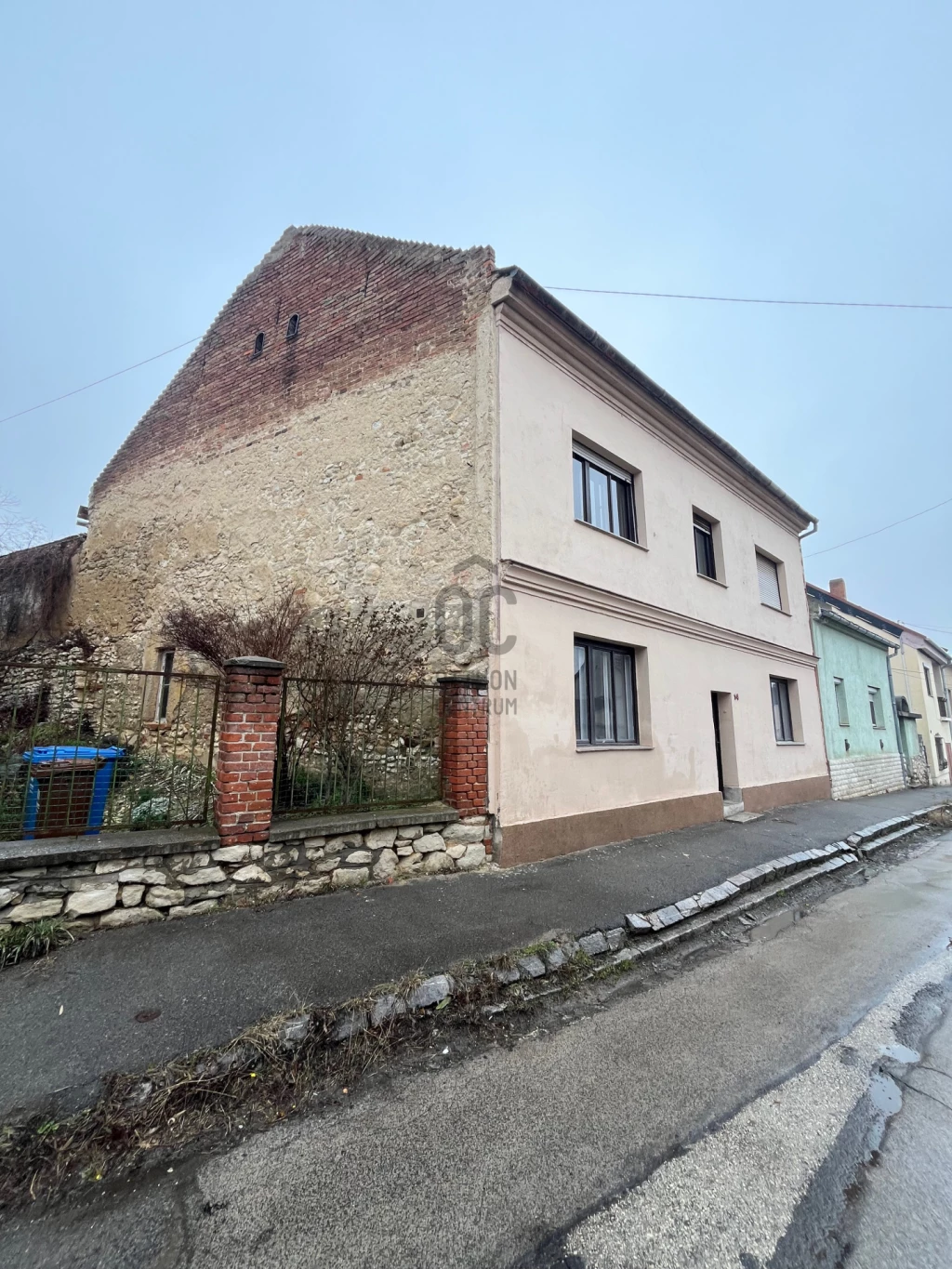 c3-1-name c2-1-name, Pécs, Mecsekoldal-Havihegy