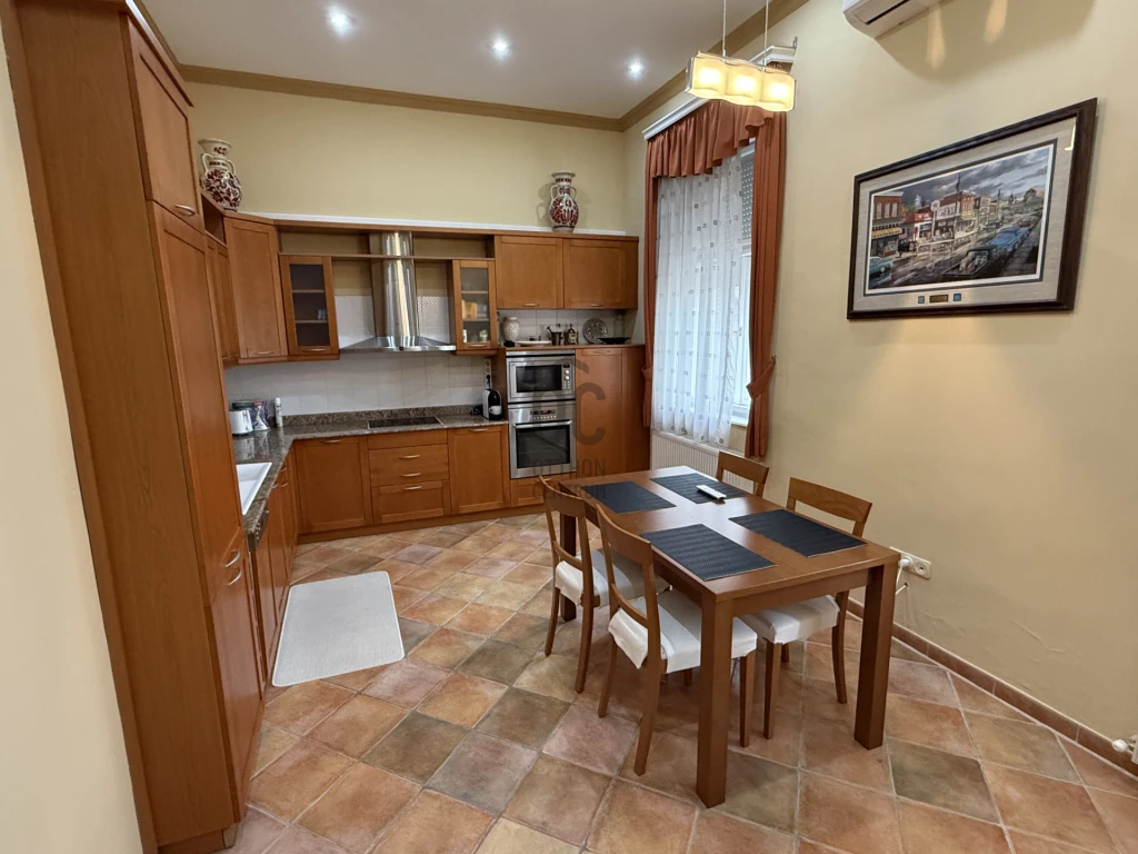 Eladó téglalakás, Pécs, Belváros, Zrínyi Miklós utca