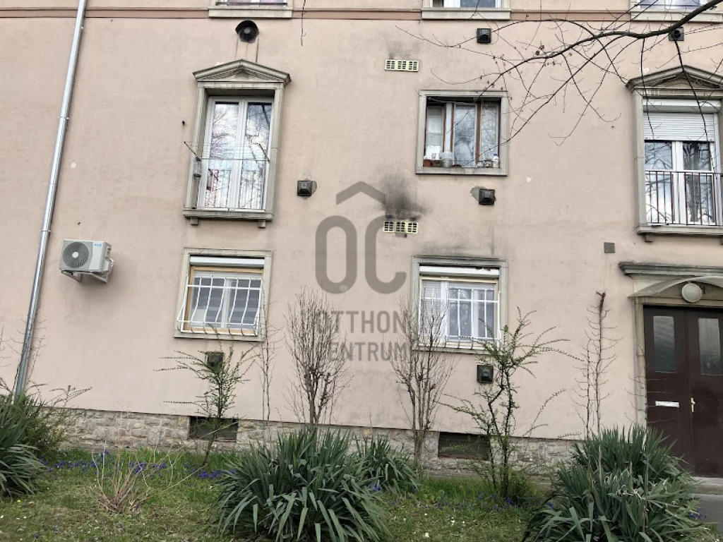 Eladó téglalakás, Pécs, Meszes