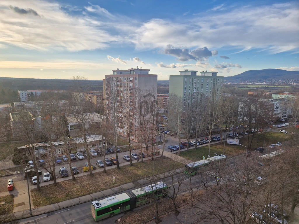 Eladó panellakás, Pécs, Kertváros