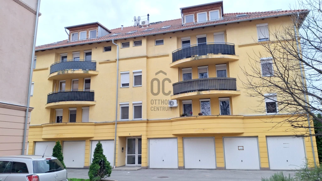 Eladó téglalakás, Pécs, Kertváros