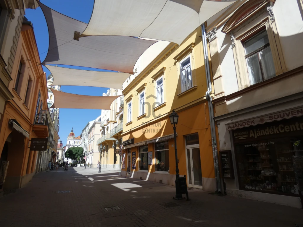 Eladó téglalakás, Pécs, Belváros