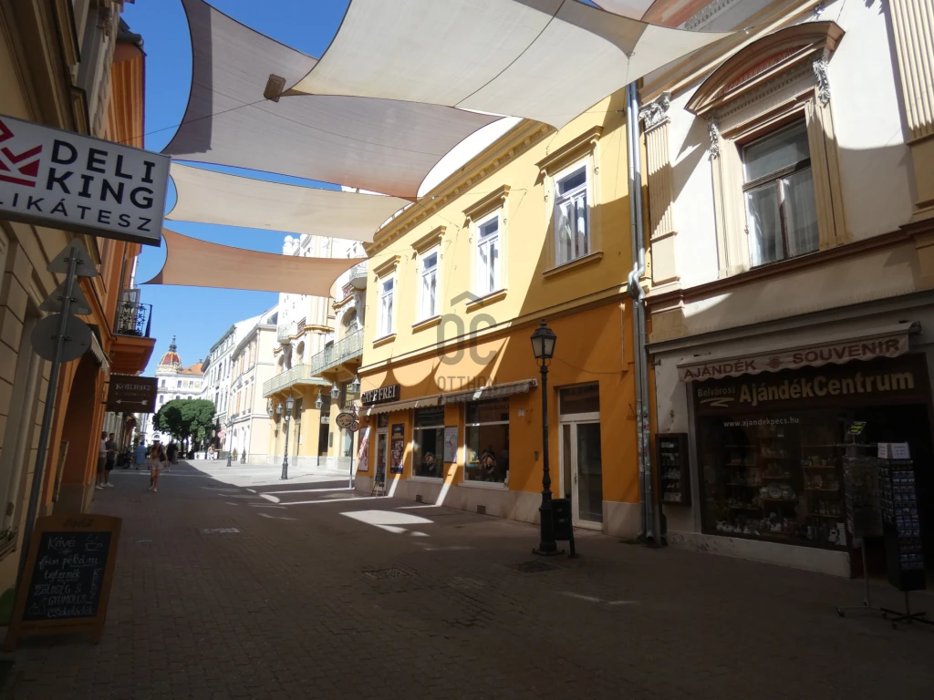 Eladó téglalakás, Pécs, Belváros