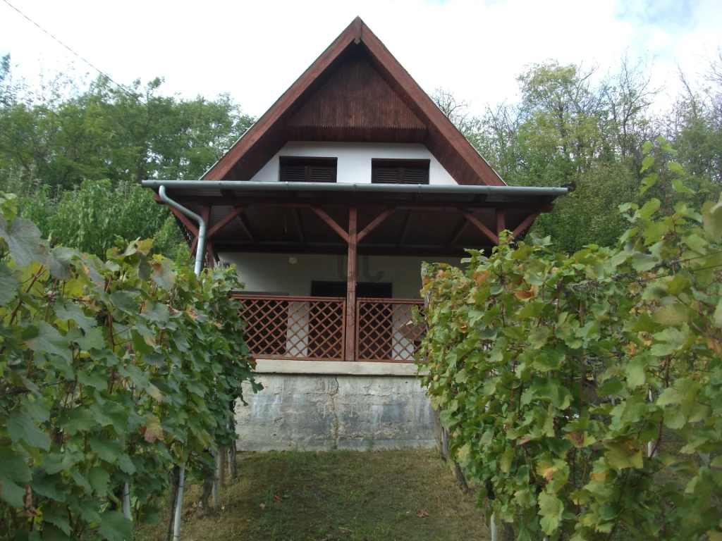 For sale grange, Szekszárd, Parászta