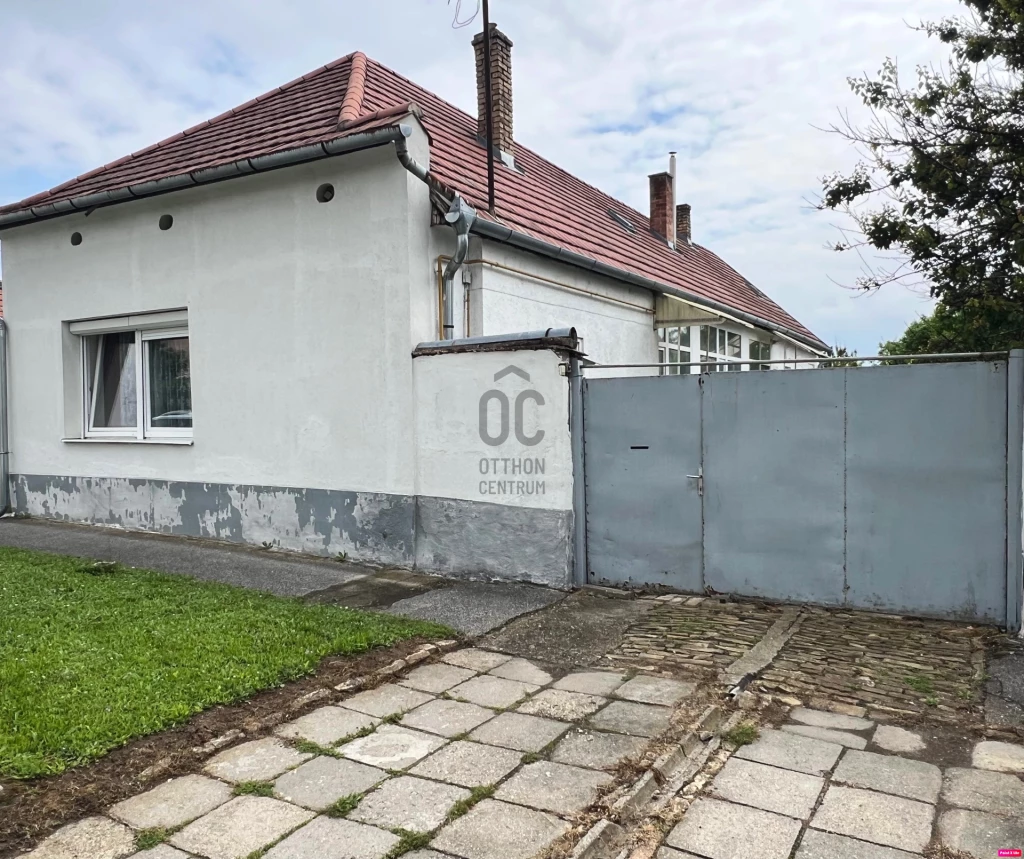 Eladó családi ház, Szekszárd, Újváros