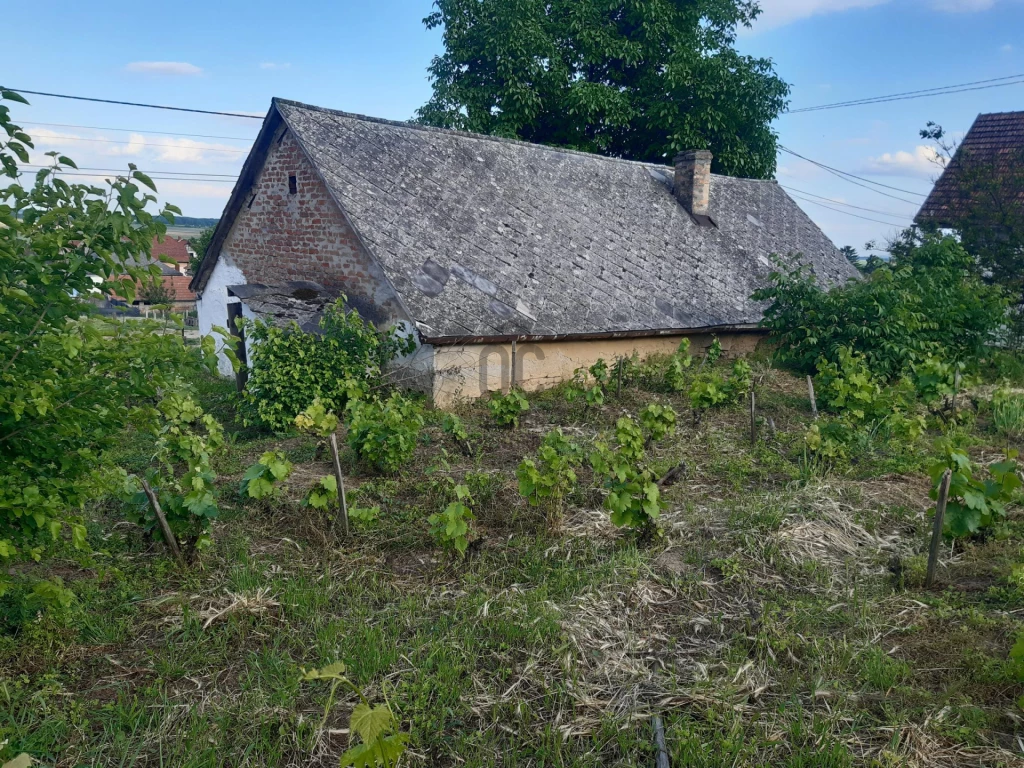 Eladó családi ház, Szekszárd, Cinka
