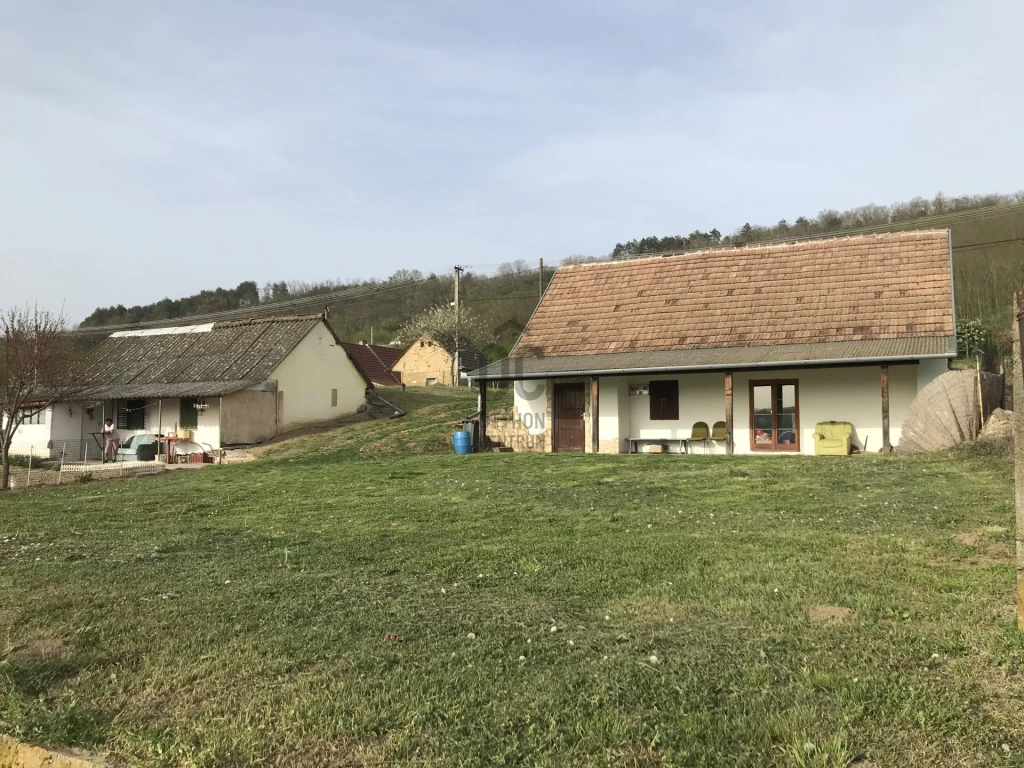 Eladó családi ház, Szakály, Szakály